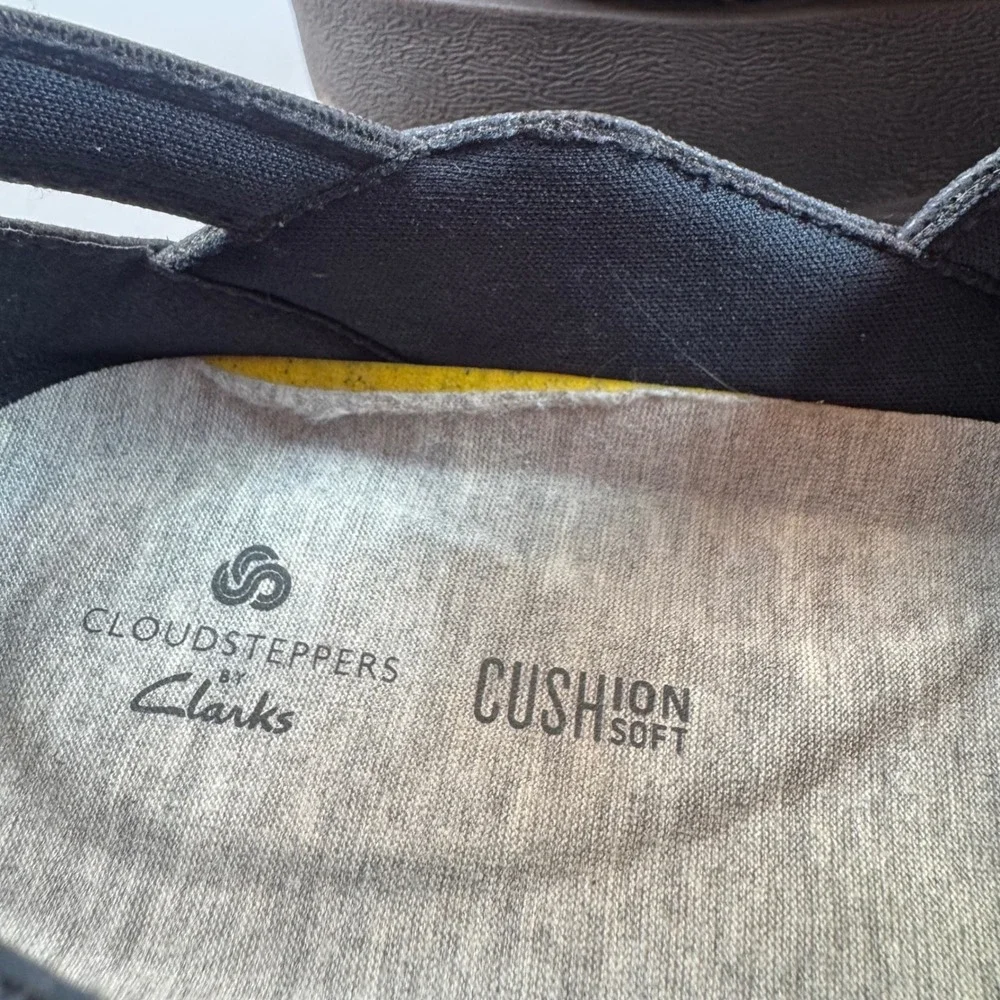 Clarks Cloudsteppers Navy Blue Slip On Loafers Womens 8.5 M Cushion Soft 23535 - Picture 8 of 9